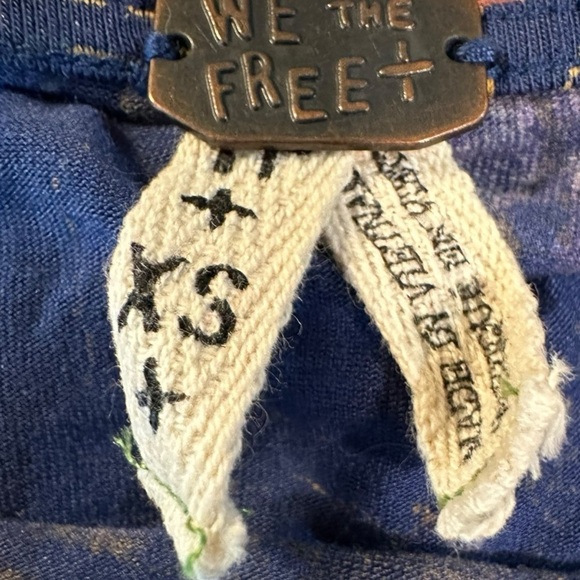 Free People We The Free Printed Birds Of Paradise Top in Navy - Picture 15 of 16